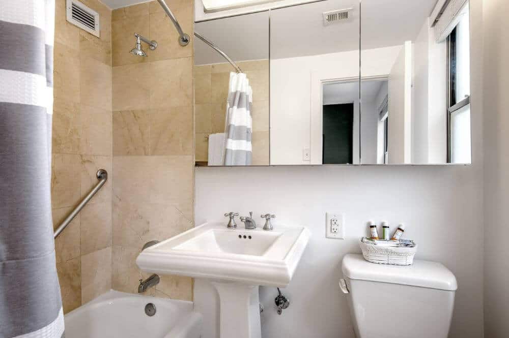 Simple But Effective Tricks To Transform A Small Bathroom – HomeDecorCraze
