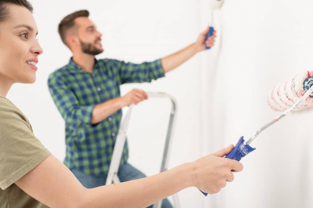 Couple painting room